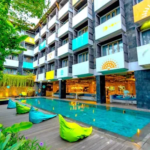 Tijili Hotel Seminyak Отель